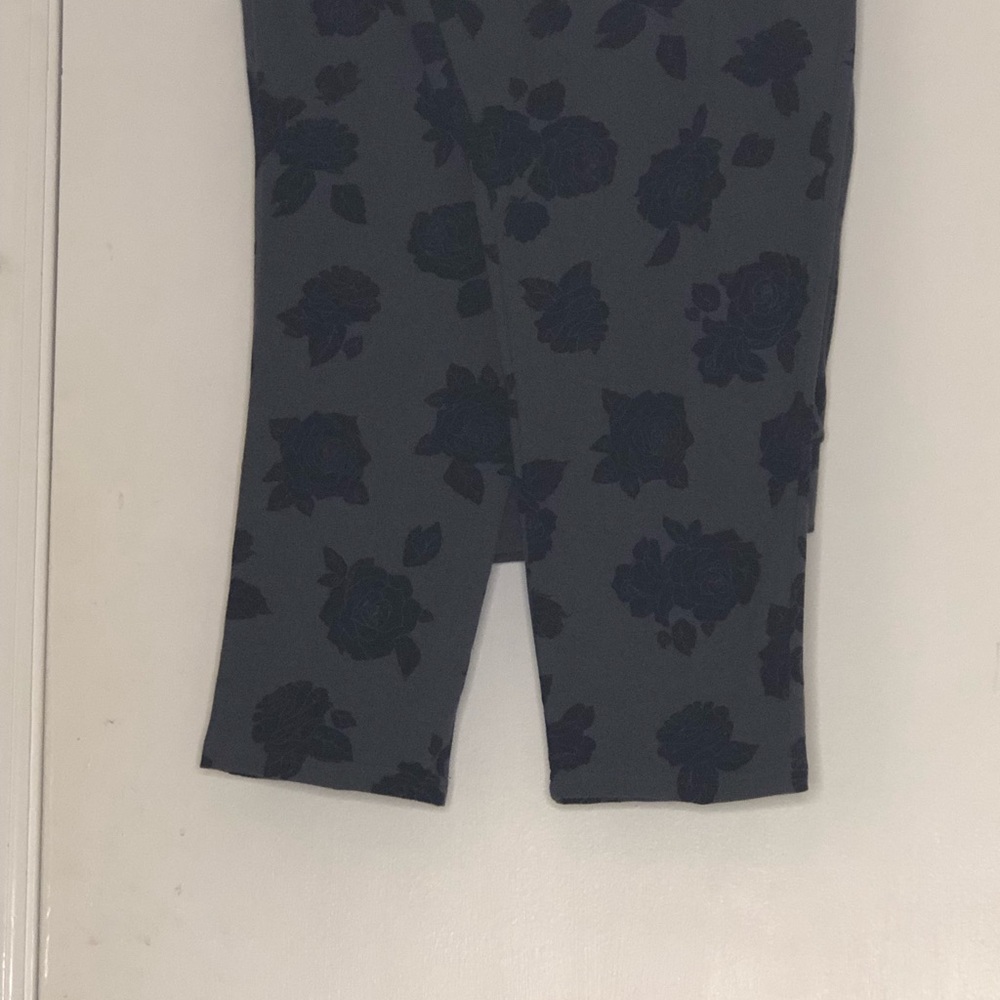 Torrid Gray leggings size 5 worn once, dry cleaned